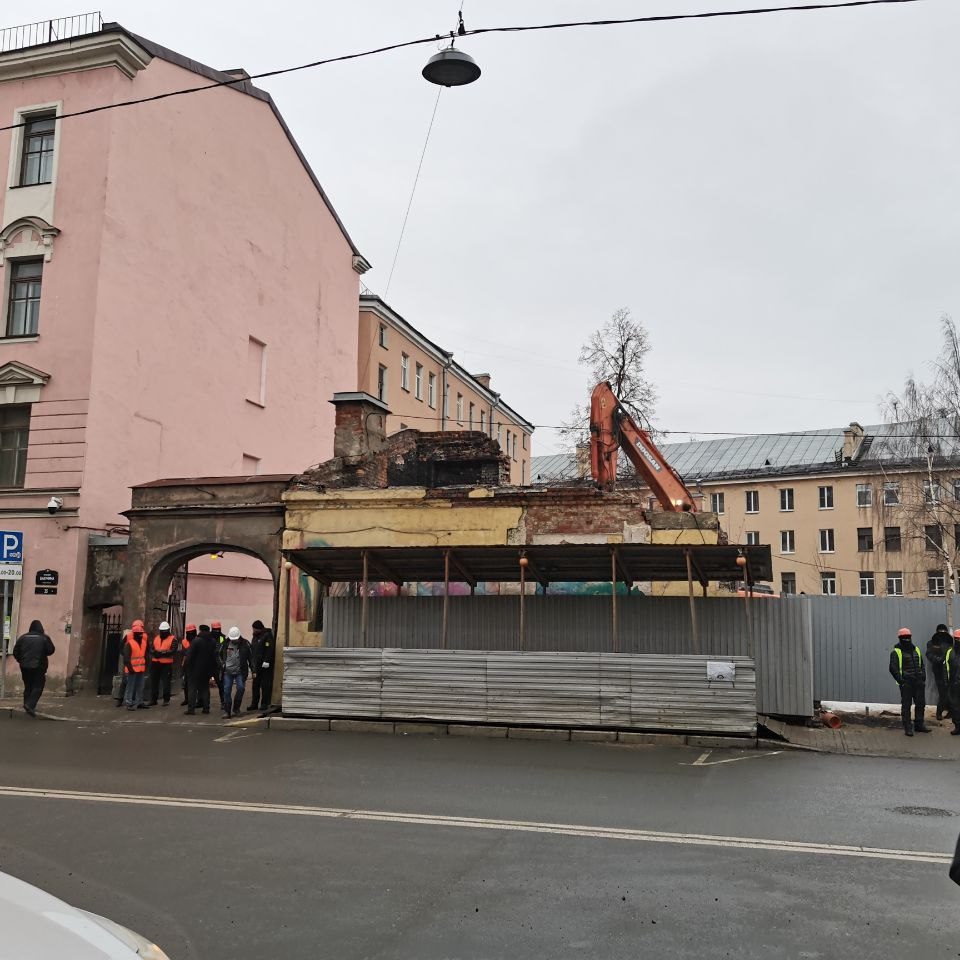 Неизвестные избили градозащитника Кострова при попытке защитить от сноса  историческое здание — ПЕТЕРБУРГСКИЙ ЛИСТОКЪ — актуальные новости СПб