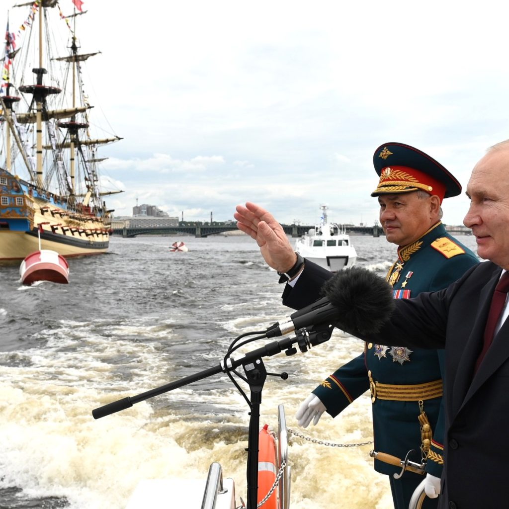 Будет ли день вмф. С днем ВМФ. Моряки Черноморского флота. С днём военно морского флота картинки. Российские моряки.